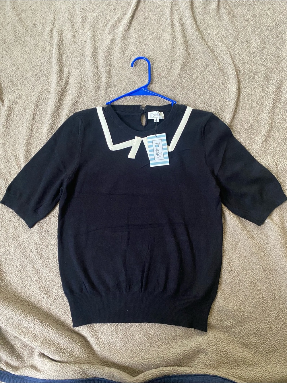 Black Short-Sleeve Crew Sweater with Cream Contrast Bow - Picture 7 of 8